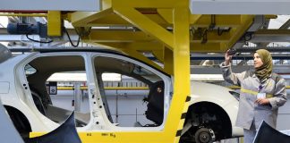 Renault Algérie : Les Rouages d'une Attente, l'Usine en Pause, l'Avenir en Suspens