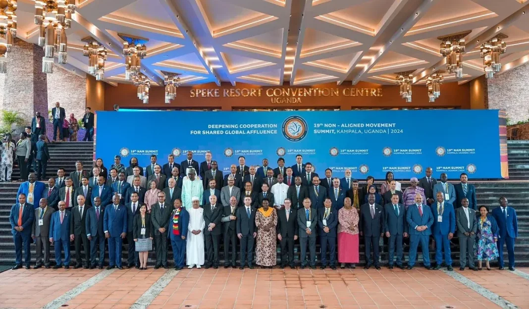 Sommet des Non-alignés à Kampala Les Enjeux et les Engagements d'Abdelmadjid Tebboune Sommet des Non-alignés à Kampala : Les Enjeux et les Engagements d'Abdelmadjid Tebboune
