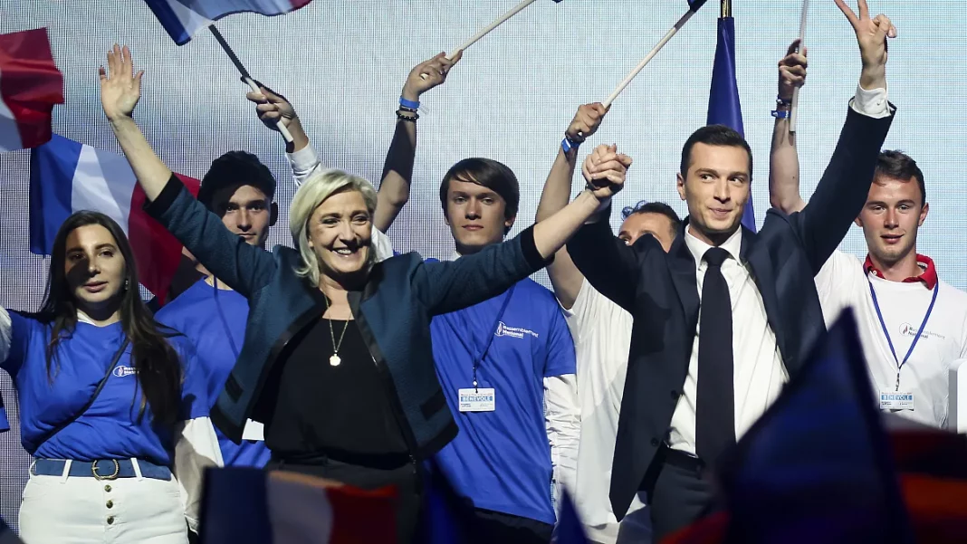 Extrême-Droite en France Les Franco-Algériens Préparent Leur Évasion Extrême-Droite en France : Les Franco-Algériens Préparent Leur Évasion